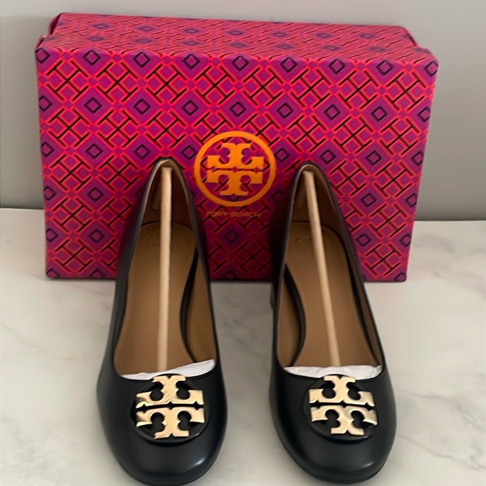 NWT Tory Burch Black 2” Pumps with Iconic Logo.